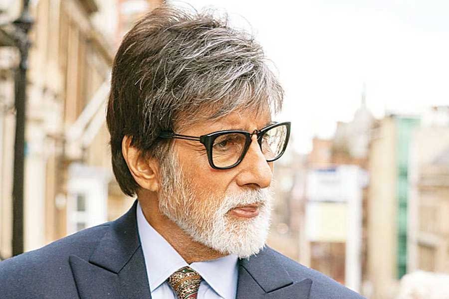 ২০১০ সালে আয়োজিত পুরস্কার বিতরণী অনুষ্ঠানে ‘পা’ ছবিতে অভিনয়ের জন্য সেরা অভিনেতা হিসাবে পুরস্কার পান অমিতাভ। পঞ্চম বার সেরা অভিনেতা হিসাবে পুরস্কৃত হন তিনি।