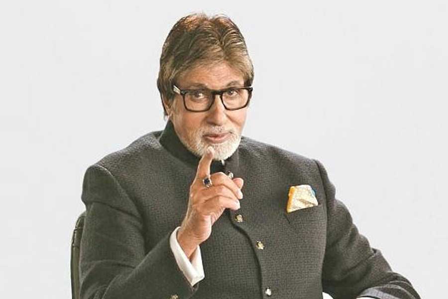 বলিপাড়া সূত্রে খবর, ১৯৫৪ সাল থেকে বলিউডে পুরস্কার বিতরণী অনুষ্ঠান শুরু হয়। গোড়ার দিকে ৫টি বিভাগের জন্য বলি তারকাদের পুরস্কার দেওয়া হত।