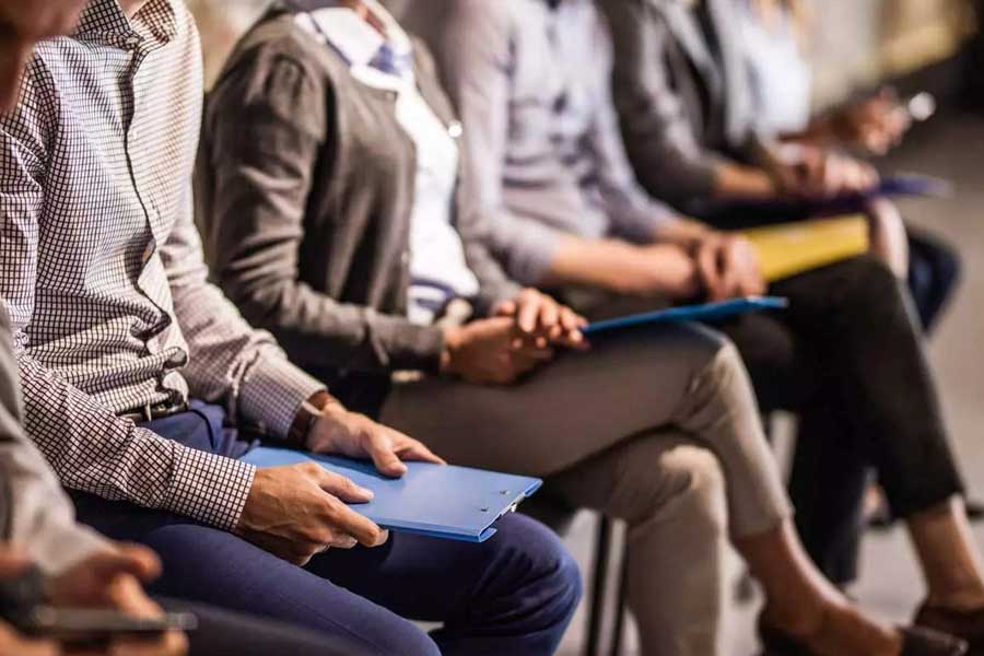 অস্ট্রিয়ার পাশাপাশি সময়ের মাপকাঠিতে এক জায়গায় রয়েছে বেলজিয়াম। ওইসিডি-র রিপোর্ট অনুযায়ী সপ্তাহ জুড়ে গড়ে ৩৫.৫ ঘণ্টা কর্মক্ষেত্রের সঙ্গে যুক্ত থাকেন সেখানকার প্রতিষ্ঠানের কর্মীরা।