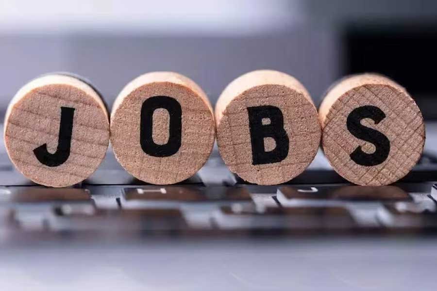 ওইসিডি-র তরফে জানানো হয়েছে, সারা সপ্তাহে গড়ে ৩৫.৫ ঘণ্টা কর্মক্ষেত্রে কাজের সঙ্গে যুক্ত থাকেন ইটালির বাসিন্দারা।