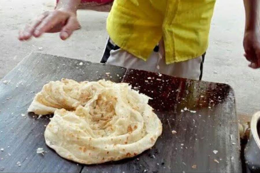 মৌলালি থেকে লেনিন সরণী ধরে শিয়ালদহের দিকে যেতে গেলেই চোখে পড়বে এই দোকান। মৌলালি মোড় থেকে শিয়ালদহের দিকে ৫০মিটার এগোলেই বাঁ হাতে পাবেন এই দোকান। 