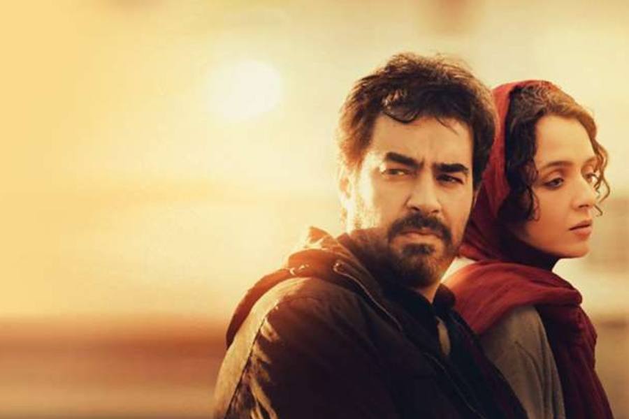 দ্য সেলসম্যান:  ২০১৬ সালে মুক্তিপ্রাপ্ত ইরান ও ফ্রান্সের যৌখ উদ্যোগে তৈরি এই ছবিটি আসগার ফারহাদির পরিচালনায় তৈরি একটি অন্য ধারার ছবি। আপনি যদি সাসপেন্স বা রোমাঞ্চ পছন্দ করেন এই সিনেমাটি আপনার জন্য আদর্শ। 