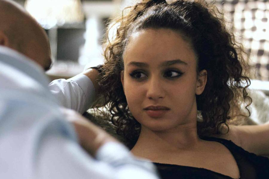 ডিভাইন্স: ২০১৬ সালে ফরাসি ভাষায় তৈরি এই সিনেমাটি ‘ক্রাইম’ বিভাগের। উদা বেনইয়ামিনার পরিচালনায় এই সিনেমাটি আপনার ছুটির দিনে এক বাটি পপকর্নের সেরা সঙ্গী হয়ে উঠতে পারে।