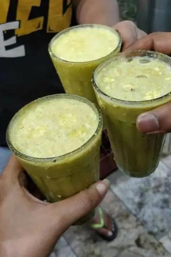 শিবশক্তি শরবত শপ, (আহিরীটোলা):  উত্তর কলকাতার জনপ্রিয় আহিরীটোলা ঘাটের কাছে,  শিবশক্তি শরবত শপ। আম শরবত থেকে রোজ় লস্যি,  সবই পেয়ে যাবেন এই দোকানে গেলে। 