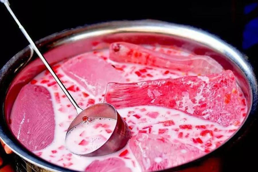 শরবত মহল, (খিদিরপুর): খিদিরপুর এলাকার কার্ল মার্ক্স সরণির উপরেই এই দোকান। নানা রকমের শেক, শরবত থেকে শুরু করে গরমে রোদে ঘুরে তেষ্টা মেটাতে যা চাইবেন, সবই পেয়ে যাবেন এই দোকান থেকে। 