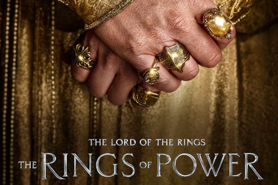 ২০২২ সালে অ্যামাজন প্রাইম ভিডিয়ো ওটিটি প্ল্যাটফর্মে মুক্তি পায় ‘দ্য লর্ড অফ দ্য রিংস: দ্য রিংস অফ পাওয়ার’। ‘দ্য হবিট’ এবং ‘দ্য লর্ড অফ দ্য রিংস’ ফিল্ম সিরিজ় মুক্তির পর দর্শকের মধ্যে ‘দ্য লর্ড অফ দ্য রিংস: দ্য রিংস অফ পাওয়ার’ ওয়েব সিরিজ়টি নিয়ে আগ্রহ জন্মায়।