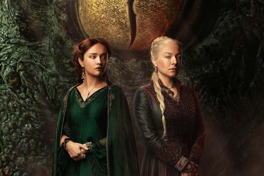 ২০১১ সাল থেকে সম্প্রচারিত ‘গেম অফ থ্রোনস’ ওয়েব সিরিজ়টি মুক্তির পর সাড়া ফেলে দেয়। ২০২২ সালে ‘গেম অফ থ্রোনস’-এর প্রিকোয়েল হিসাবে মুক্তি পায় ‘হাউস অফ দ্য ড্রাগন’ নামের ফ্যান্টাসি ঘরানার ওয়েব সিরিজ়।