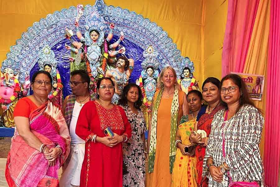 American poet Annie Finch and Writer Alka Saraogi discuss Durga Puja and culture in Kolkata