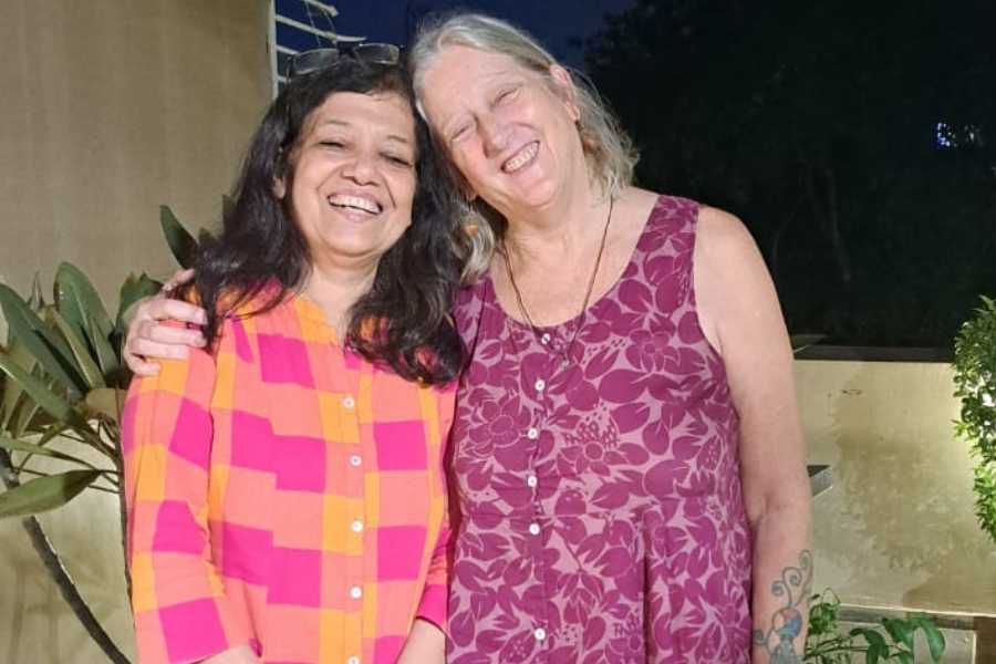 American poet Annie Finch and Writer Alka Saraogi discuss Durga Puja and culture in Kolkata