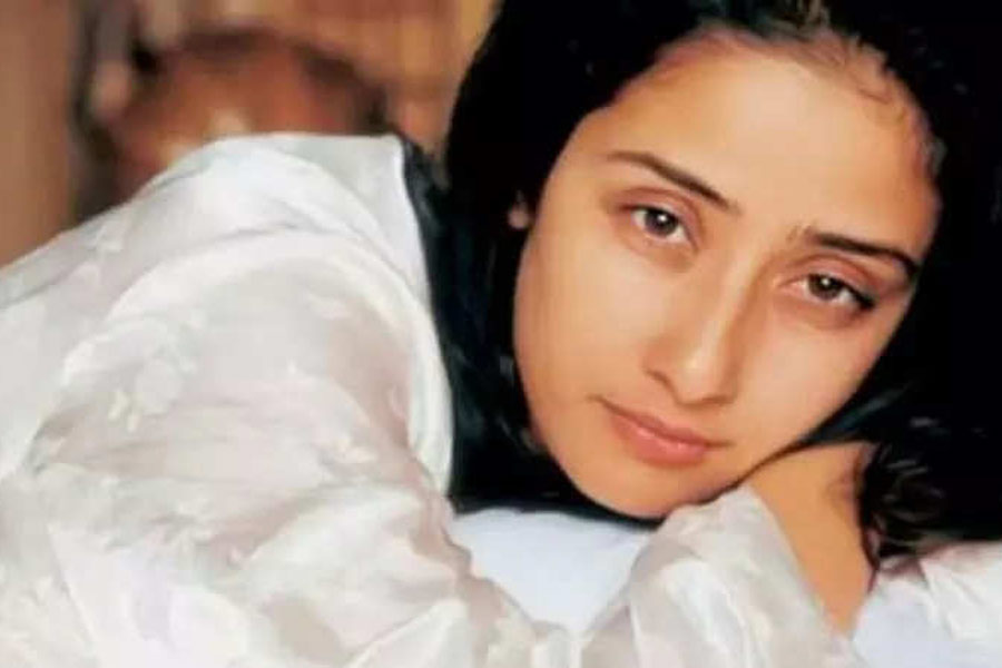 বলিপাড়া সূত্রে খবর, ‘সওদাগর’ ছবিটি মুক্তির দু’বছরের মধ্যে পর পর ছ’টি ছবিতে অভিনয় করেন মনীষা। কিন্তু ভাগ্য সহায় ছিল না অভিনেত্রীর। প্রথম ছবি হিট করার পর আর কোনও ছবিই বাণিজ্যিক দিক দিয়ে সফল হচ্ছিল না।