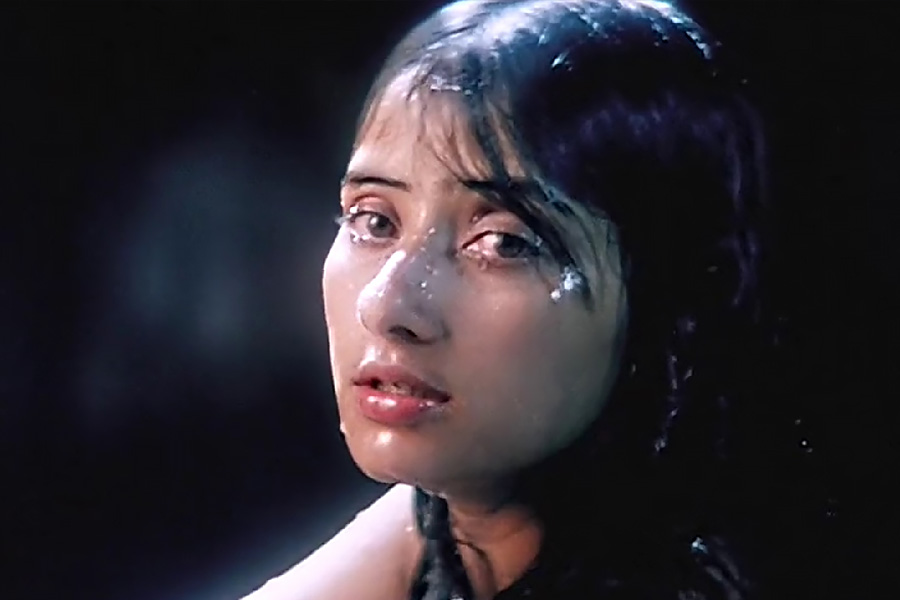 কিন্তু ১৯৯৩ সাল থেকে ১৯৯৬ সাল পর্যন্ত ১১টি ছবি ফ্লপ হয় মনীষার। ২০০৩ সালের পর থেকে কয়েকটি কম বাজেটের ছবিতে অভিনয় করতে দেখা যায় তাঁকে। ২০০৪ সালে ফিল্মমেকিং নিয়ে পড়াশোনা করতে আমেরিকায় যান তিনি।