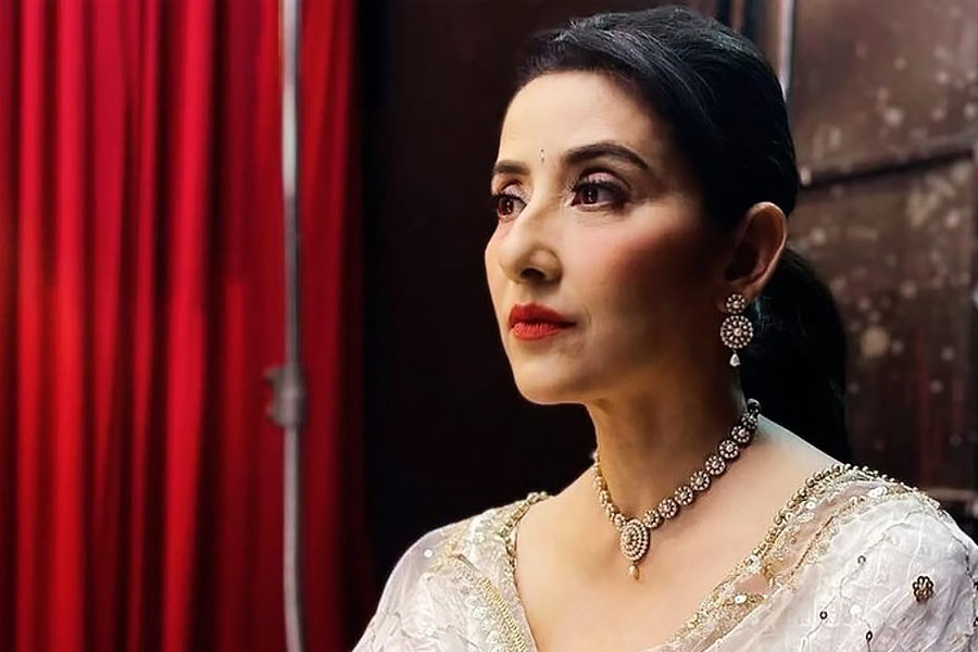 বলিপাড়া সূত্রে খবর, প্রথম ছবি হিট হওয়ার পর একের পর এক ফ্লপ ছবিতে অভিনয় করে নিজের কেরিয়ারে সাফল্যের স্বাদ সে অর্থে পাননি মনীষা। এখনও পর্যন্ত অভিনেত্রী তাঁর কেরিয়ারে ৫০টি এমন ছবিতে অভিনয় করেছেন, যেগুলি ফ্লপ করেছে।