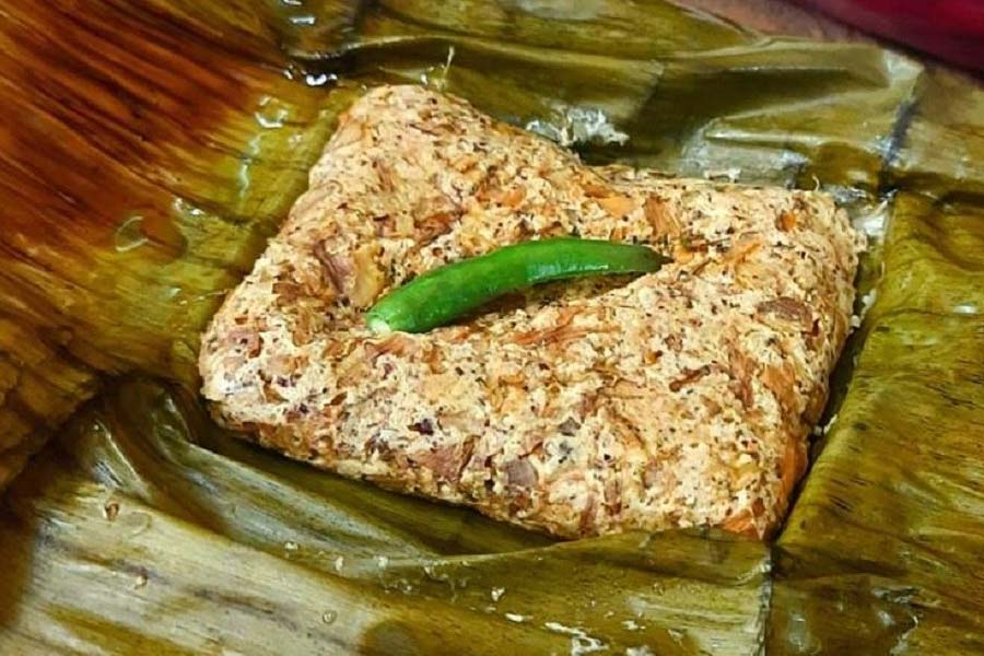 How to cook Paturi with Banana Flower or Mochar Paturi.