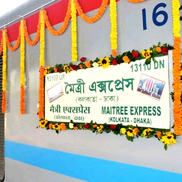 কাজের সূত্রে জয়ার একটি বঙ্গযোগও রয়েছে। কলকাতা থেকে ঢাকা পর্যন্ত মৈত্রী এক্সপ্রেস চালু করার নেপথ্যে অনেকেই তাঁর ভূমিকার কথা স্বীকার করেন।