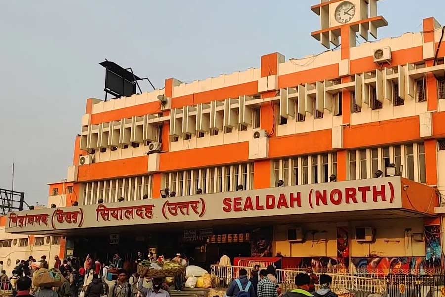 তা ছাড়া দীর্ঘ দিন পূর্ব রেলের ডিভিশনাল ম্যানেজার হিসাবে শিয়ালদহতেও কর্মরত ছিলেন জয়া। বালেশ্বরে ট্রেন দুর্ঘটনার পরেও জয়াকে ঘিরে সংবাদমাধ্যমে চর্চা শুরু হয়েছিল।