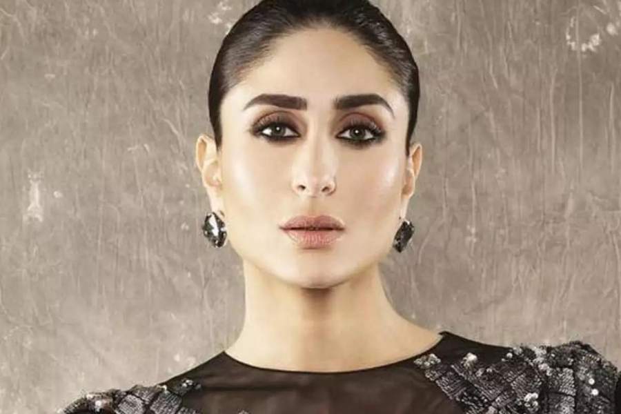 ৬. বিড়ালি চোখের সাজ: করিনা কপুরের মণির রঙে মজে আছেন অনেকেই। এ-ধরনের চোখের ক্ষেত্রে সোনালি আইশ্যাডো আপনার সৌন্দর্যকে আরও বাড়িয়ে দিতে পারে। তার সঙ্গে গাঢ় কাজলের ছোঁওয়া পালটে দেবে আপনার চোখের ভাষা।