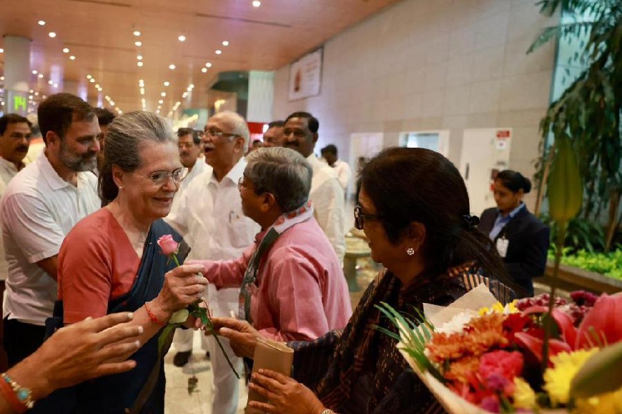 মুম্বইয়ের সান্তাক্রুজ় এলাকার হোটেল গ্র্যান্ড হায়াতে বিজেপি-বিরোধী জোটের ওই বৈঠক শুরু হয়েছে বৃহস্পতিবার সন্ধ্যা থেকেই। 
