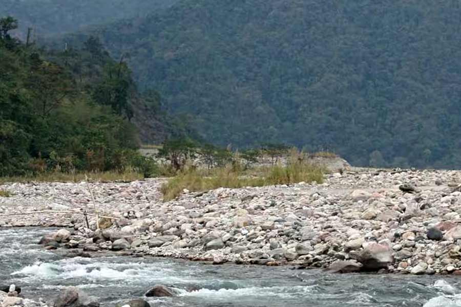 উত্তর-পূর্ব ভারতের রাজ্য অরুণাচল প্রদেশ এবং লাদাখের কিছু অংশকে নিজেদের এলাকা বলে নতুন মানচিত্রে দাবি করেছে চিন।