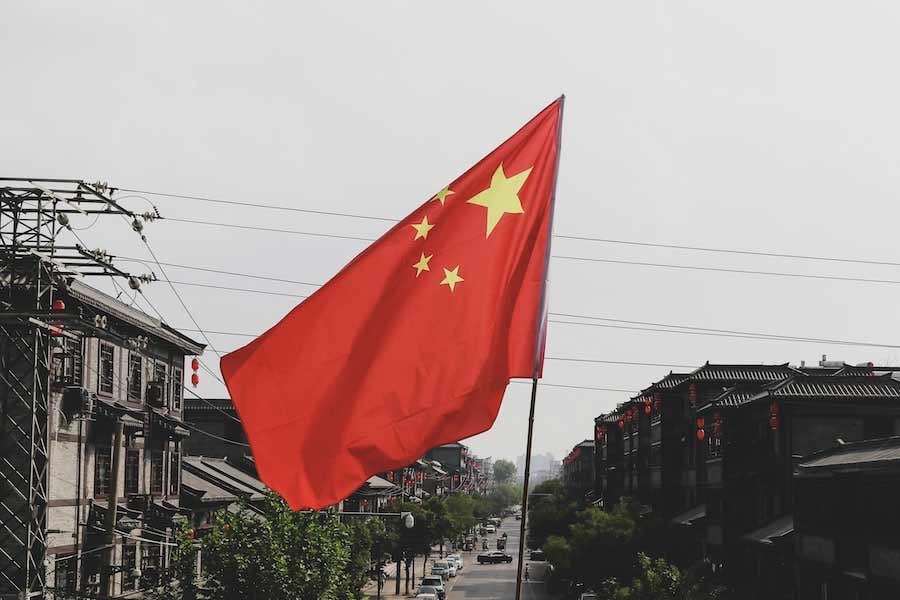 কিন্তু এক দিকে যখন দু’দেশের প্রধান একই টেবিলে আলোচনায় বসছেন, সেখানে সীমান্ত নিয়ে এই ধরনের বিপরীতমুখী ঘটনা ঘটে কী করে? তবে কি ভুল করে ওই মানচিত্র বানিয়েছে চিন? আন্তর্জাতিক বিশেষজ্ঞরা কিন্তু সে কথা বলছেন না।