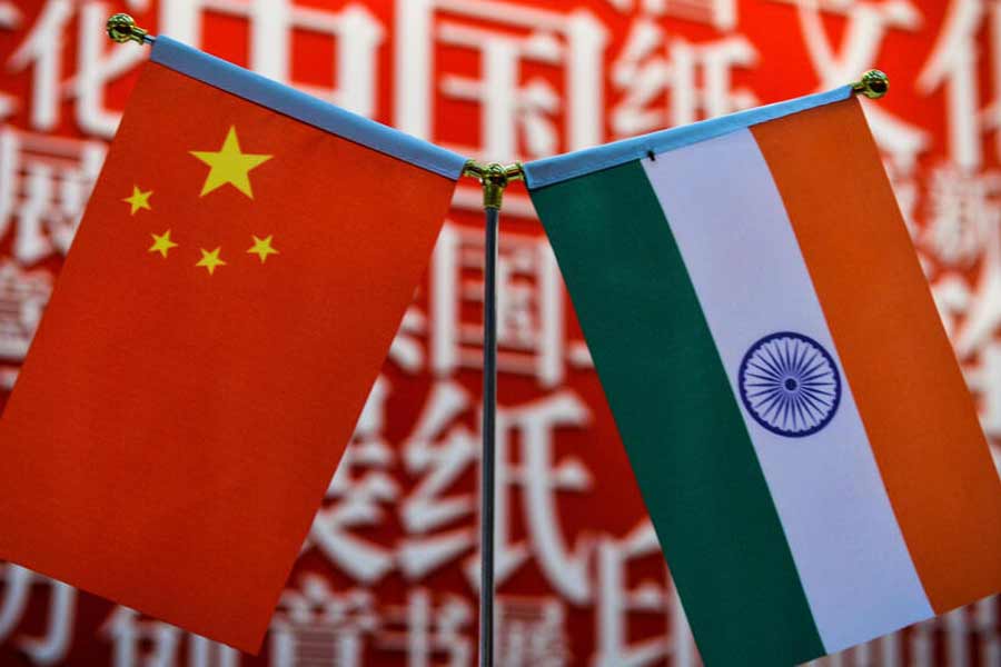 প্রায় ১৮টি দেশের সঙ্গে চিনের স্থল বা জলসীমা নিয়ে যে বিরোধ আছে, তাদের অনেকের সঙ্গেই চিন ইচ্ছাকৃত ভাবে বহু দিন ধরে এ জিনিস করে আসছে বলে দাবি দিল্লির জহরলাল বিশ্ববিদ্যালয়ের এক বিশেষজ্ঞের। ওই অস্ত্রই তারা প্রয়োগ করেছে ভারতের উপর।