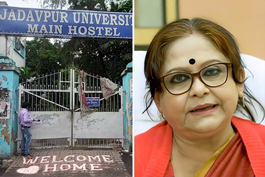 Registrer of Jadavpur University, Snehamanju Basu wish to resign from her post, later denied