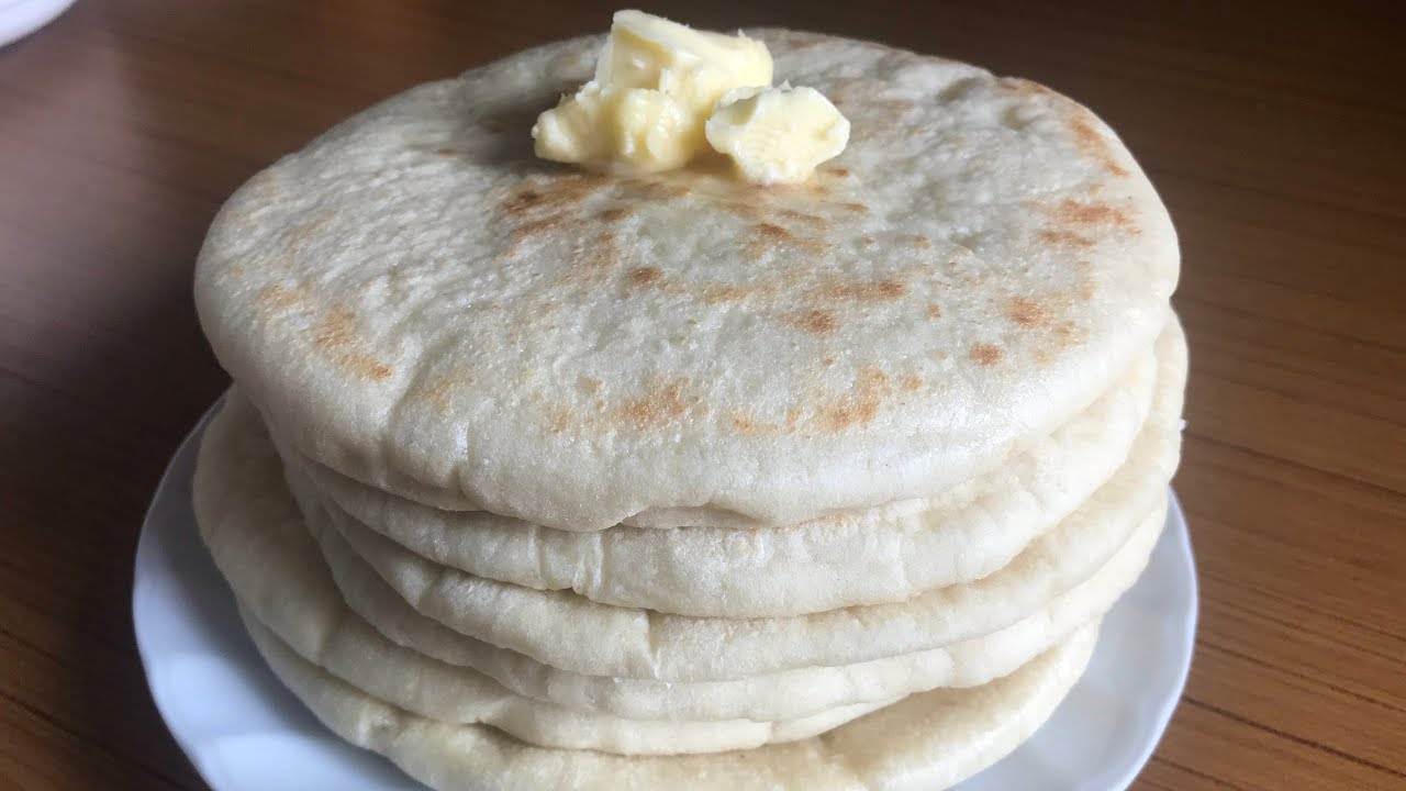 ১১. তিব্বতী রুটি: সিকিমের মানুষের অন্যতম প্রিয় খাবার হল তিব্বতী রুটি। অলিভ অয়েল দিয়ে এই বিশেষ ধরনের রুটি তৈরি করা হয়। স্বাদে ভিন্নতা আনতে খাবারটিতে পনির দেওয়া হয়।