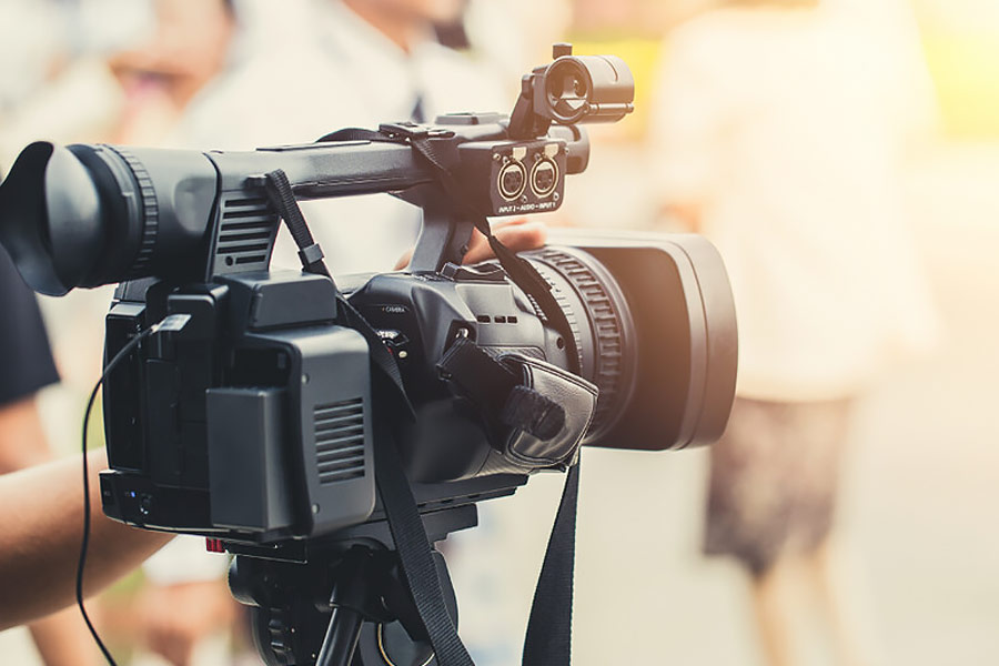 Which bollywood actor did work in remake movies in bollywood industry the most