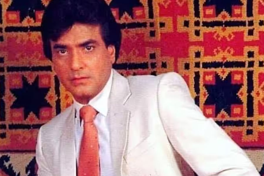 Which bollywood actor did work in remake movies in bollywood industry the most