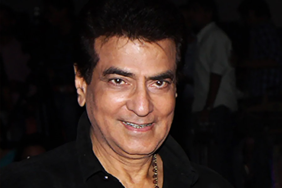 Which bollywood actor did work in remake movies in bollywood industry the most