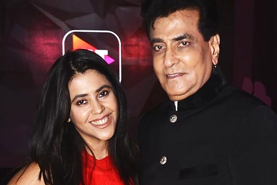 Which bollywood actor did work in remake movies in bollywood industry the most