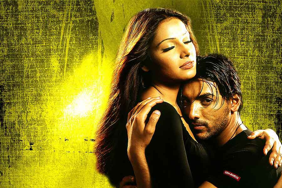 মডেলিংয়ের মাধ্যমে কেরিয়ার শুরু করলেও ২০০৩ সালে হিন্দি ফিল্মজগতে আত্মপ্রকাশ করেন জন। বাঙালি অভিনেত্রী বিপাশা বসুর সঙ্গে সম্পর্কে জড়ান তিনি। বেশ কয়েক বছর একত্রবাসের পর বিচ্ছেদের সিদ্ধান্ত নেন দুই তারকা। বলিপাড়ায় কানাঘুষো শোনা যায়, জন এবং বিপাশার বিচ্ছেদের নেপথ্যে ছিলেন প্রিয়া।