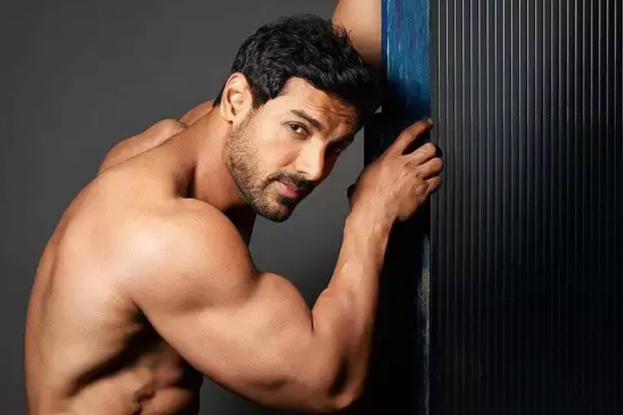 বলিপাড়ায় কানাঘুষো শোনা যায়, জন এবং প্রিয়ার সংসারে চিড় ধরেছে। এমনকি বিবাহবিচ্ছেদের সিদ্ধান্তও নিতে পারেন তাঁরা। বলি অভিনেতার ব্যক্তিগত জীবন নিয়ে বলিপাড়ায় চর্চা শুরু হলে অবশেষে মুখ খোলেন জন।