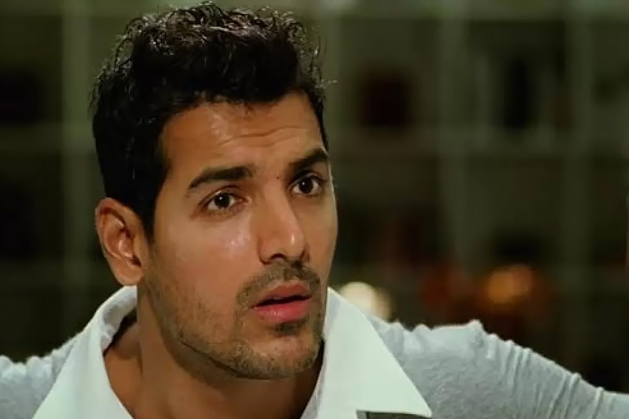 বলিপাড়ার একাংশের দাবি, বিয়ের পর চাকরিসূত্রে আমেরিকায় চলে যান প্রিয়া। নিজের কেরিয়ার নিয়ে মুম্বইয়ে ব্যস্ত হয়ে পড়েন জন। দূরত্বের কারণে জন এবং প্রিয়ার সম্পর্ক খারাপ হয়েছে বলে অনুমান করেন অনেকে।