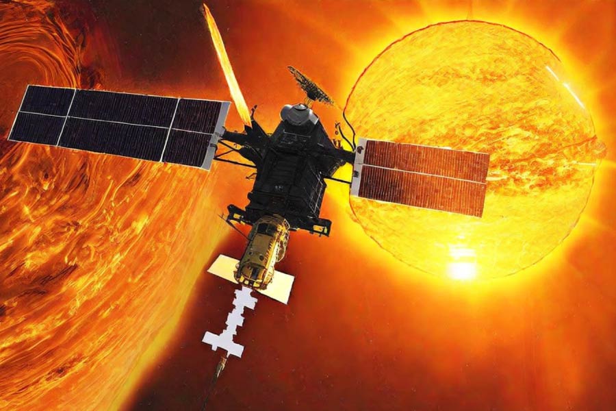 কিসের স্বপ্ন? যে স্বপ্ন গত ৩৬ বছর ধরে মনের ভিতর লালন করেছেন ওই মহিলা বিজ্ঞানী। এই স্বপ্ন এক অধরা সাফল্যকে ছুঁয়ে দেখার। গত ২ সেপ্টেম্বর সেই স্বপ্ন সবে সাফল্যের প্রথম পর্যায় পেরিয়েছে। যদিও ইতিমধ্যেই ওই সাফল্যের মাথায় জ্বলজ্বল করতে শুরু করেছে একটি নাম— নিগার শাজী।