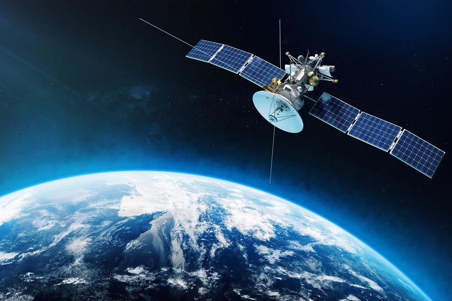 ধীরে ধীরে কৃত্রিম উপগ্রহ তৈরির প্রযুক্তিতে সেরা হয়ে ওঠেন নিগার। তাঁর বিশেষত্ব নজর কাড়ে ইসরোর পদস্থ বিজ্ঞানীদেরও। 