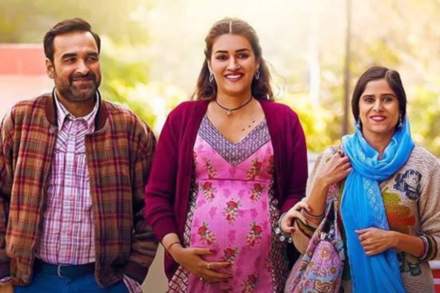 ২০২১ সালে মুক্তিপ্রাপ্ত ‘মিমি’ ছবিটি যেমন চিত্রনাট্যের গুণে প্রশংসা আদায় করেছে, ঠিক তেমন কৃতি শ্যানন এবং পঙ্কজ ত্রিপাঠিও তাঁদের অভিনয়ের জন্য হাততালি কুড়িয়েছেন।