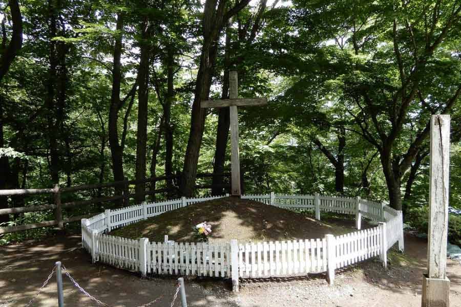 শিঙ্গো গ্রামের একটি বিশেষ জায়গা ‘যিশু খ্রিস্টের কবর’ হিসাবে পরিচিত। এবং এই কারণে শিঙ্গো একটি পর্যটনস্থলও হয়ে উঠেছে।