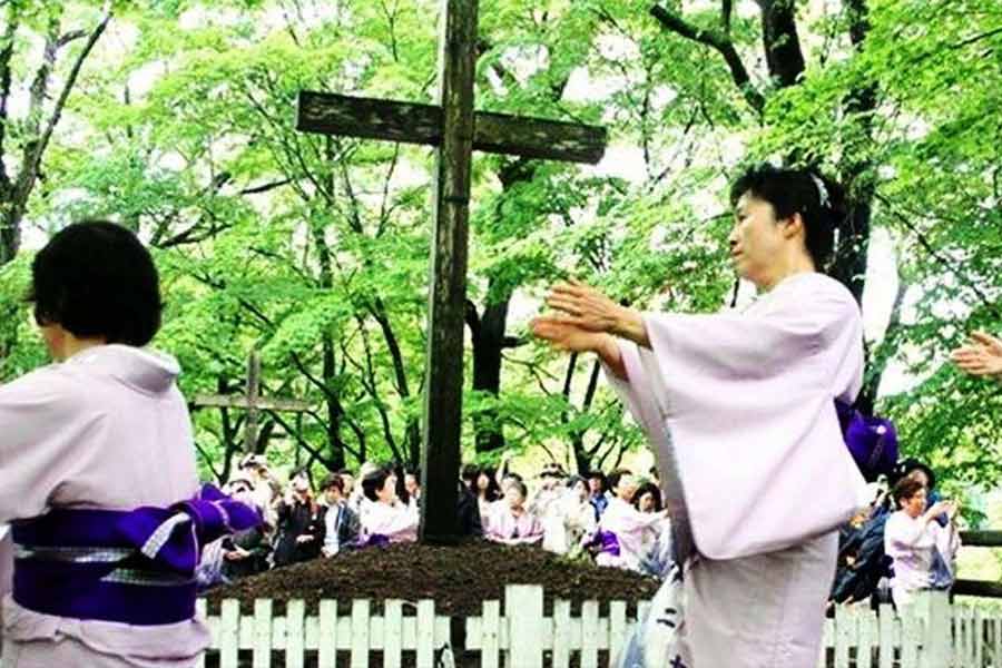 এই ‘সমাধি’র কাছেই আর একটি ঢিবিতে যিশুর ভাইয়ের কান এবং মেরি মাতার কেশগুচ্ছ সমাহিত রয়েছে বলে কথিত।