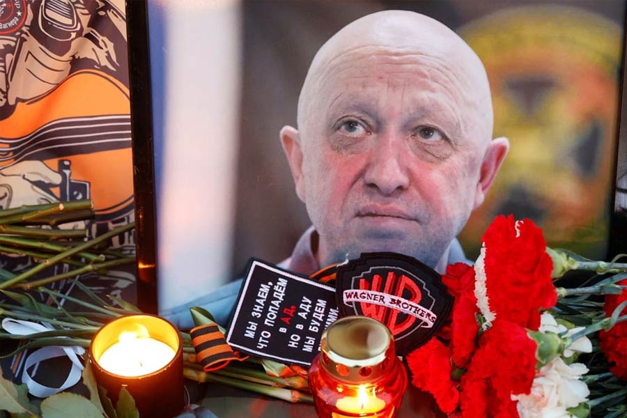 Ex KGB spy says those closest to Putin could be turning against him 