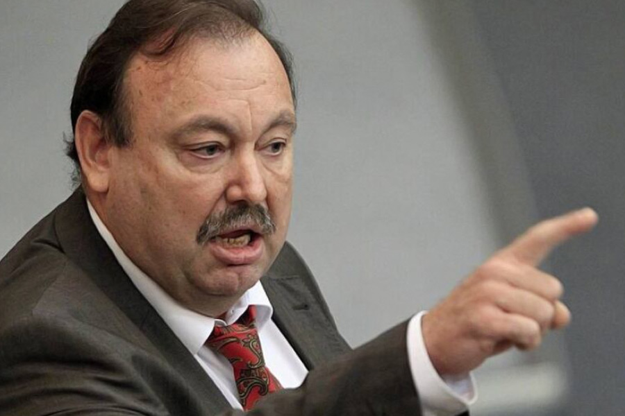 Ex KGB spy says those closest to Putin could be turning against him 