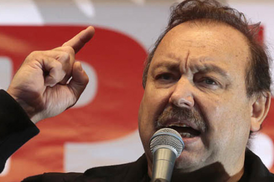 Ex KGB spy says those closest to Putin could be turning against him 