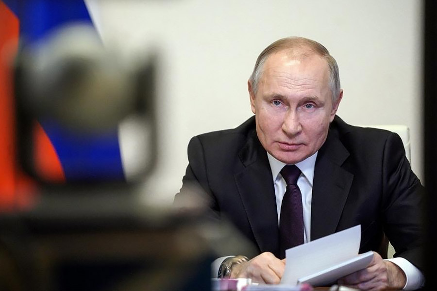 বুলগেরিয়ায় গিয়ে রাজনৈতিক আশ্রয় নেন গাদকভ। সেখান থেকেই পুতিন এবং রুশ প্রশাসনের সমালোচনা জারি রেখেছেন তিনি।