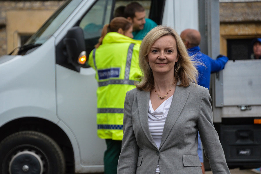 Ex KGB spy says those closest to Putin could be turning against him 