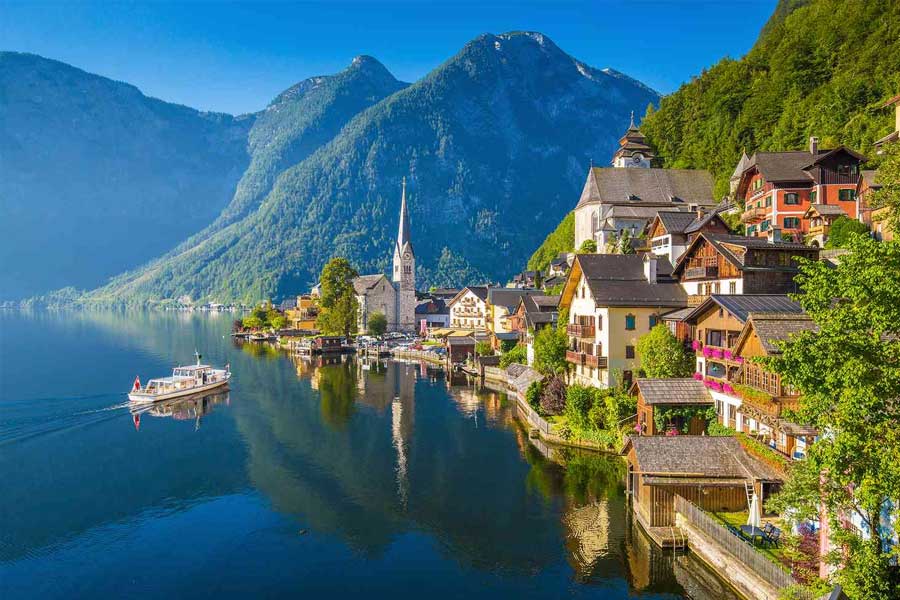 People are leaving the US and settling in European countries.