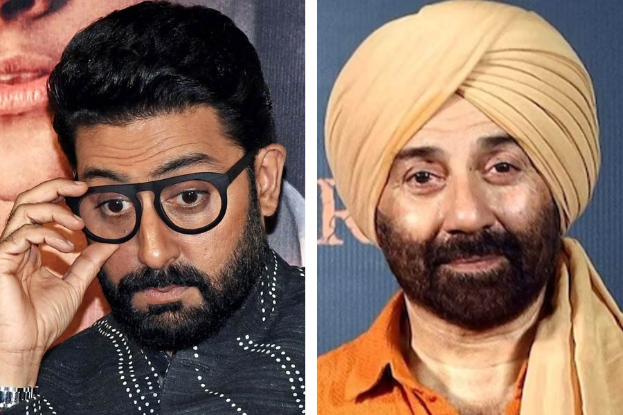 অমিতাভ বচ্চনের পুত্র অভিষেক বচ্চনের সঙ্গে সম্পর্কের সমীকরণ ভাল নয় সানির। বলিপাড়ায় অভিষেকের আগে থেকেই সানির সঙ্গে সম্পর্কে চিড় ধরে যায় জুনিয়র বচ্চনের।