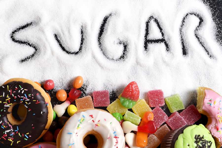 অতিরিক্ত চিনি খেলে মানসিক চাপ বেড়ে যেতে পারে।