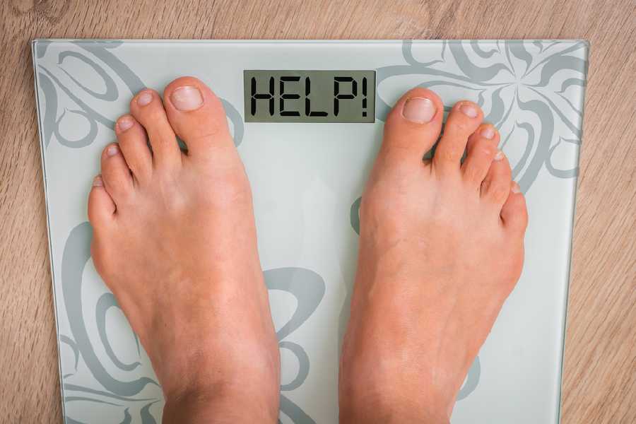 রাত জাগলেই গভীর রাতে টুকটাক খাওয়ার প্রবণতা বাড়ে। 