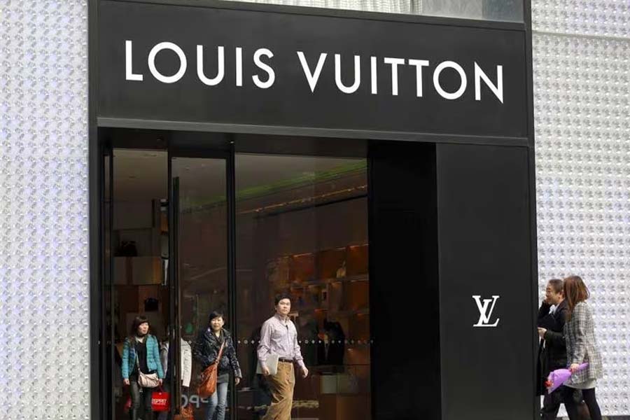 image of louis vuitton shop 