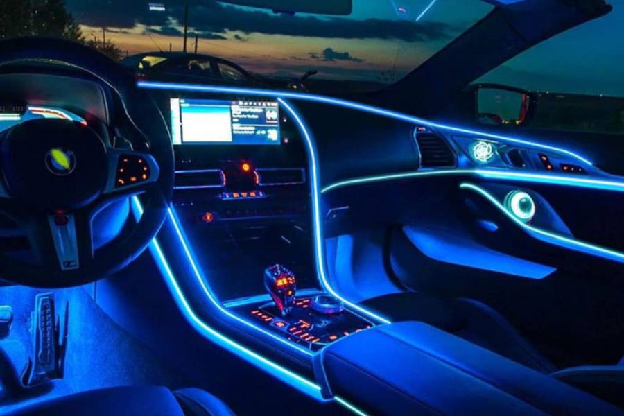 গাড়ির ড্যাশবোর্ড বা প্যানেলের অন্দরসজ্জা যদি পালটে ফেলতে চান,  তাহলে ড্যাশ বোর্ড আর প্যানেলের নীচে এলইডি আলোর স্ট্রিপ লাগিয়ে নিন,  এতেই আপনার গাড়ির অন্দর সেজে উঠবে নতুন ভাবে। নীল বা গোলাপি আলো লাগালে তাতে ঝলমল করবে গাড়ির পরিবেশ। 