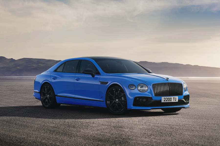 বেন্টলি ফ্লাইং স্পার: বেন্টলি সংস্থার গাড়ি তারকাদের মধ্যে বিশেষ ভাবে জনপ্রিয়, তার মধ্যেই ফ্লাইং স্পার গাড়িটি রয়েছে খানের কাছে। দাম আনুমানিক সাড়ে তিন কোটি টাকা। সাধের গাড়ির জন্য তাঁর রয়েছে বিশেষ ‘০০০৭’  নম্বর প্লেট। প্রথম সারির হাতে গোনা কিছু তারকারই কেবল রয়েছে এই গাড়ি। 